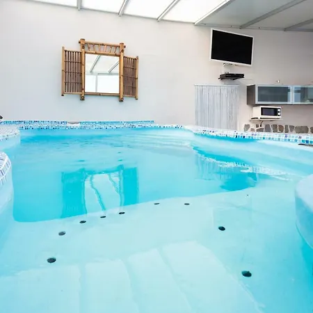 شقة Homelike Romantic Sea Front House Pool غيمار