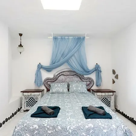 Homelike Romantic Sea Front House Pool غيمار
