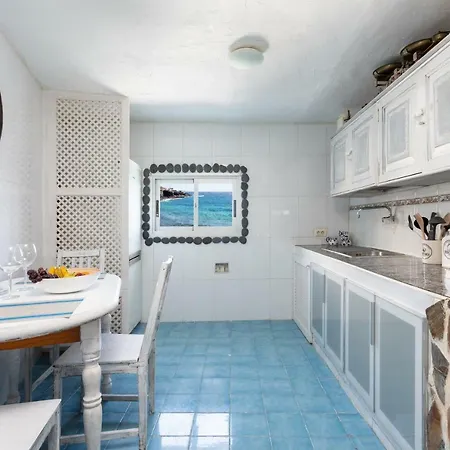 Homelike Romantic Sea Front House Pool
