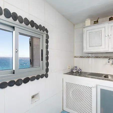 Homelike Romantic Sea Front House Pool Appartement Güimar