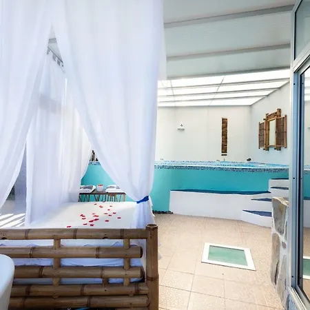 Homelike Romantic Sea Front House Pool Apartmán *